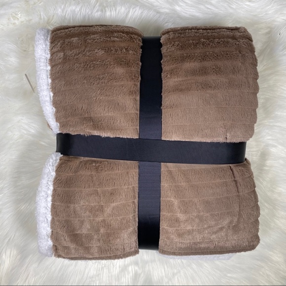 ⭐️SALE⭐️Striped Taupe Micromink Sherpa - Picture 2 of 3